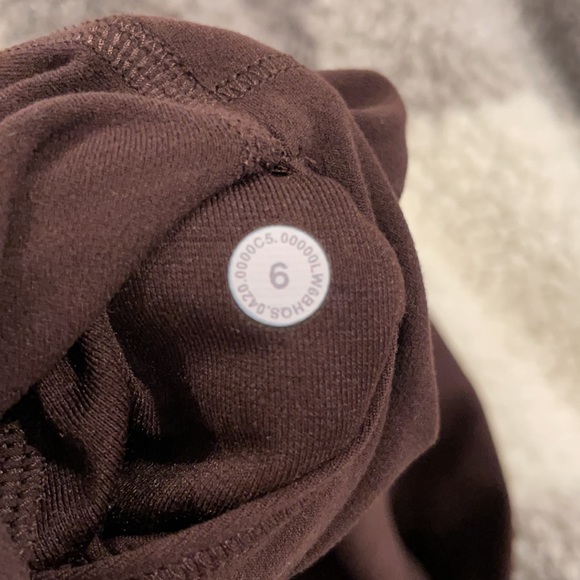 Hi rise align crop 21’ gold - Picture 5 of 6